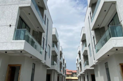 10 units of detached houses for sale